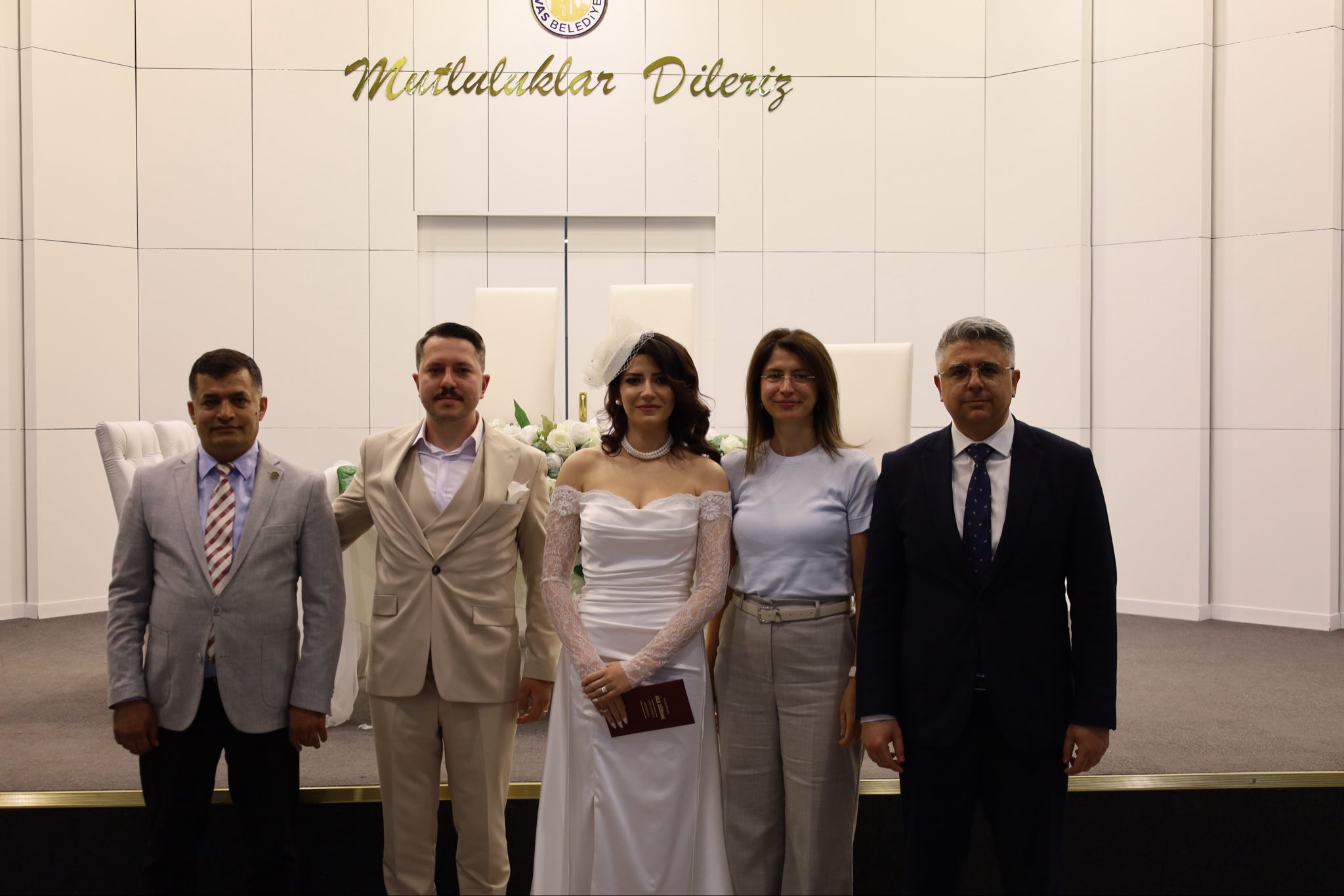 İl Müdürümüz Özgür Kırmızıtaş ve Eşi Deniz Kırmızıtaş çalışma arkadaşımız Handegül Taştemir’ in nikah merasimine katılarak nikah şahidi oldu.