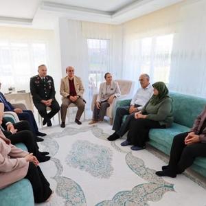  Sayın Valimiz Tülay BAYDAR BİLGİHAN , Babalar Günü münasebetiyle ziyaret gerçekleştirdi - fotoğraf 3