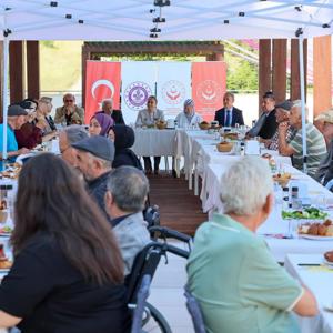  Babalar Günü Münasebetiyle Hilmi-Hafize Evin Huzurevi sakinleriyle bir araya geldi. - fotoğraf 3