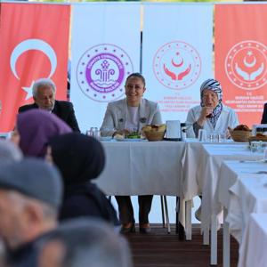  Babalar Günü Münasebetiyle Hilmi-Hafize Evin Huzurevi sakinleriyle bir araya geldi. - fotoğraf 4