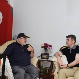 Valimiz Önder BAKAN ile Eşi Elif BAKAN Hanımefendi “Babalar Günü” vesilesiyle, Şehidimiz Yüzbaşı Alper KALEM’in Kıymetli Anne ve Babası Sevim-Mehmet Ali KALEM’i ziyaret ettiler. - fotoğraf 2