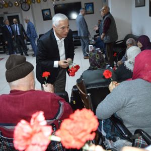 Huzurevinde yılbaşı eğlence programı düzenlendi - fotoğraf 2