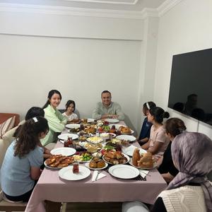 İl Müdürümüz Selim Köse Kıymetli Eşi Gülten Köse ve Biricik Kızları Çocuk Evimizi Ziyaret Etti - fotoğraf 1