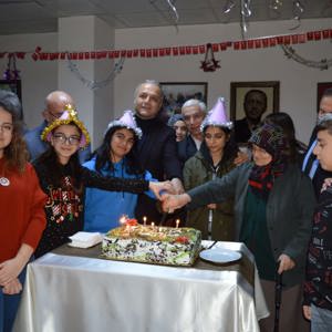 Huzurevinde yılbaşı eğlence programı düzenlendi - fotoğraf 8