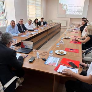 QR kod uygulaması tabanlı kamu kurumlarında erişilebilirliğin artırılmasına yönelik çalışmalar kapsamında, Vali Yardımcısı Hasan Hüseyin Vural başkanlığında toplantı gerçekleştirildi. - fotoğraf 1
