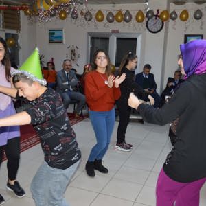 Huzurevinde yılbaşı eğlence programı düzenlendi - fotoğraf 10