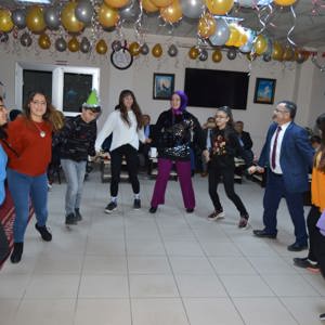 Huzurevinde yılbaşı eğlence programı düzenlendi - fotoğraf 11