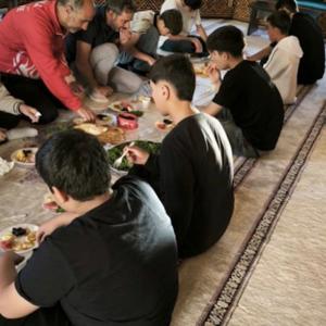 Bingöl Çocuk Evleri Sitesinde bakım hizmeti alan çocuklar Gençlik ve Spor İl Müdürlüğünün organize ettiği milli maç programına katıldılar. - fotoğraf 2