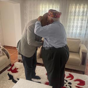 İl Müdürümüz Abdulbari AKSOY, Şube Müdürlerimiz Şahin ÇAHAN ve Kazım AGİTOĞLU ile birlikte aziz şehidimizin kıymetli babası Mehmet KINA’yı ziyaret etti. - fotoğraf 2