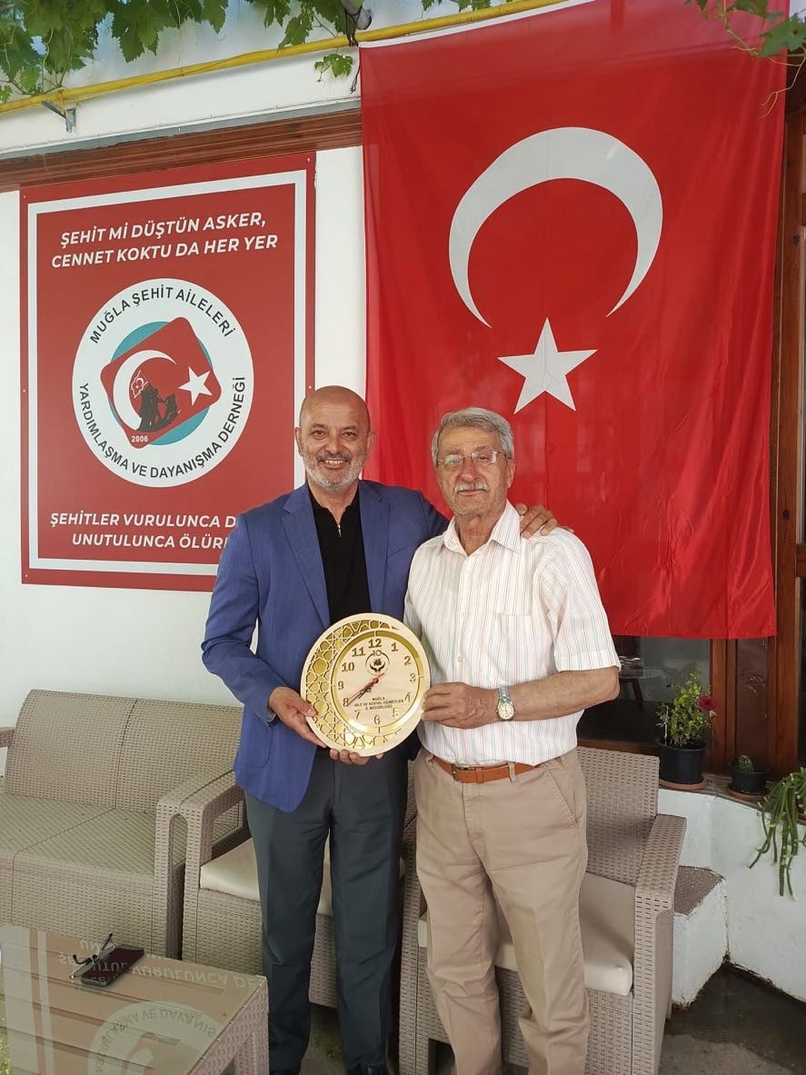 İl Müdürümüz Yakup KÜTÜK, Babalar Günü kapsamında Menteşe ilçemizde ikamet eden şehit ailelerimizi ziyaret etti.