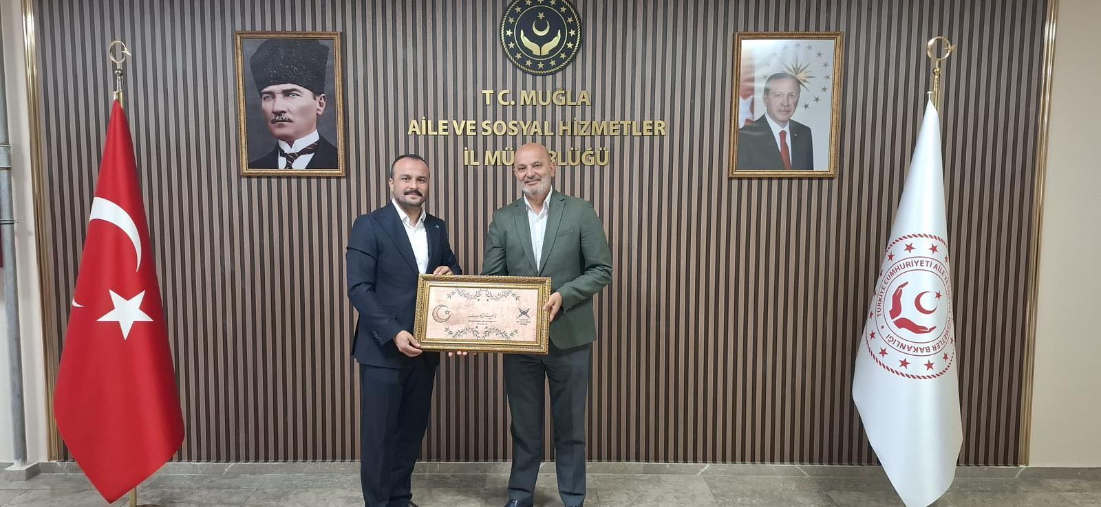 Türkiye Gençlik Vakfı Muğla İl Temsilcisi Samet ÇİPİL, İl Müdürümüz Yakup KÜTÜK’ü makamında ziyaret etti.