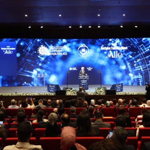 Yeni İletişim Teknolojileri ve Aile: Dijital Güvenlik ve İnsan Odaklı Teknoloji Vurgusu - fotoğraf 4
