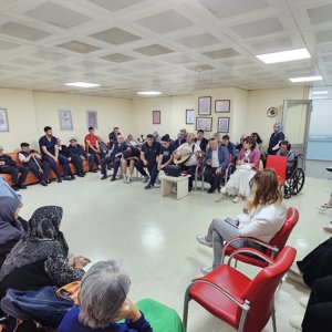 Öğrencilerden Huzurevi Sakinlerine Anlamlı Ziyaret - fotoğraf 2