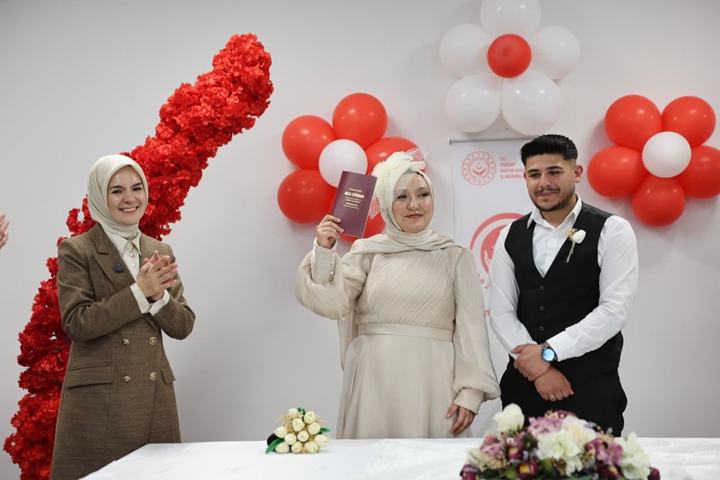 Aile ve Gençlik Fonu Kapsamında Bu Ay 9 Bin 200 Genç İçin 1 Milyar 52 Milyon Liralık Ödeme Yapıldı