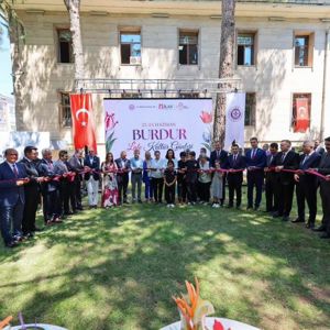  Burdur Lale Kültür Günleri’nin ilk gün programı, Valiliğimiz bahçesinde gerçekleştirildi. - fotoğraf 5
