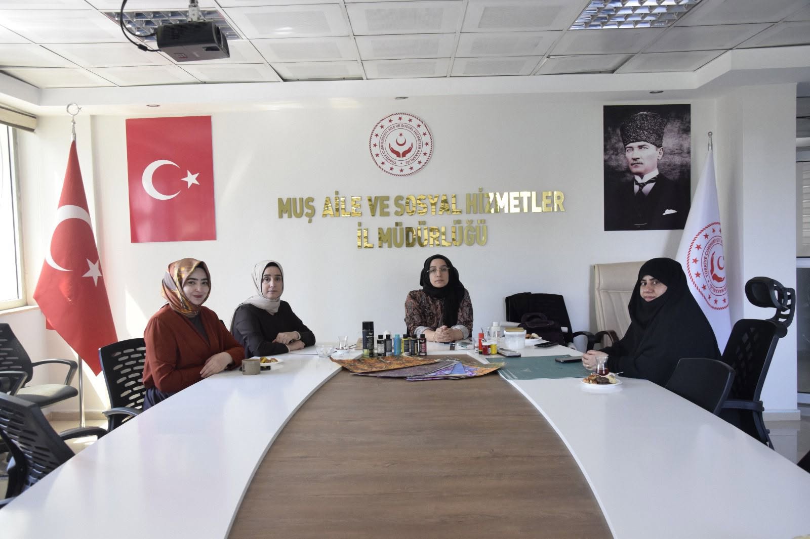 Şehit Yakınları ve Gazi Ailelerimizden “İrade Bizim, Zafer Bizim” Temalı Ebru Çalışması