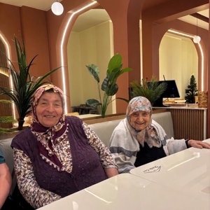 Huzurevimizde kalan kıymetli büyüklerimizle birlikte doğum günü sevinci yaşadık. - fotoğraf 3