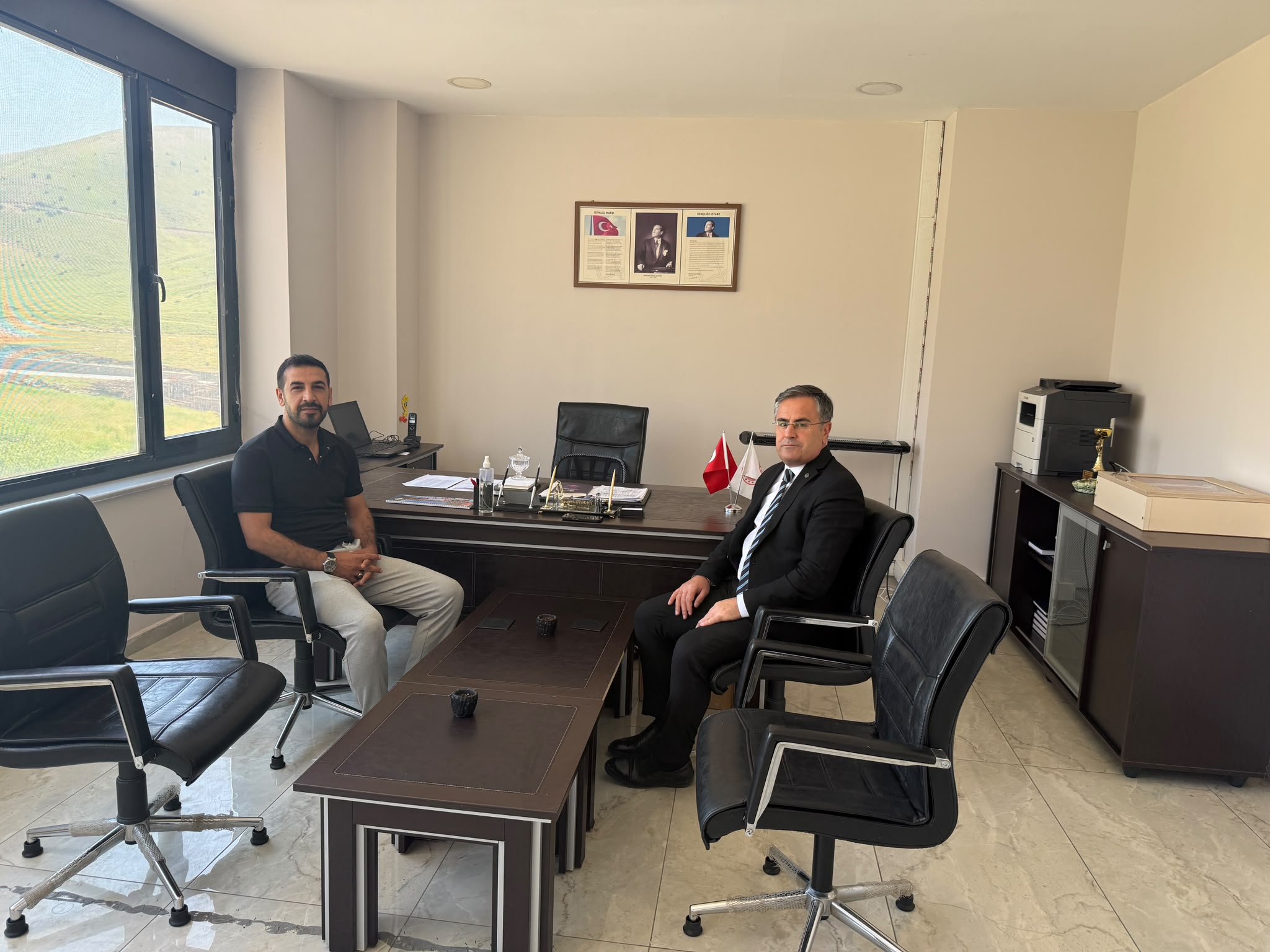 İl Müdürümüz Vefa Akdoğan, Bitlis Şiddet Önleme ve İzleme Merkezi (ŞÖNİM) Müdürlüğümüzü ziyaret ederek yürütülen çalışmalar hakkında bilgi aldı