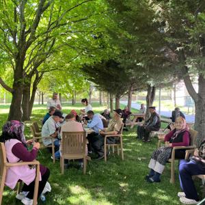 Bugün Kırşehir Huzurevi'ndeki kıymetli büyüklerimizle doğanın kucağında harika bir gün geçirdik 🌿☀️ - fotoğraf 5