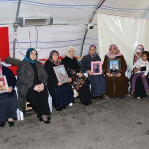 Emine Erdoğan ve Bakan Selçuk Diyarbakır Annelerini Ziyaret Etti - fotoğraf 1