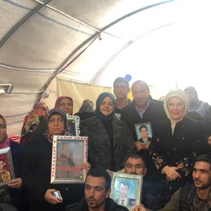 Emine Erdoğan ve Bakan Selçuk Diyarbakır Annelerini Ziyaret Etti - fotoğraf 3