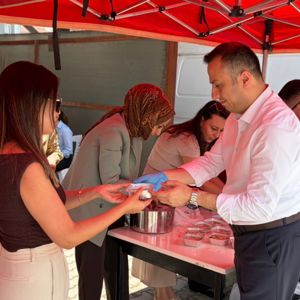 Muharrem ayının bereketini ve paylaşma kültürünü yaşatmak amacıyla, İl Müdürlüğümüz bahçesinde düzenlediğimiz aşure ikramında çalışma arkadaşlarımızla bir araya geldik. - fotoğraf 6