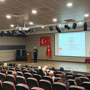İl Emniyet Müdürlüğünde Koruyucu Aile Hizmeti Tanıtım Eğitimi Düzenlendi - fotoğraf 1