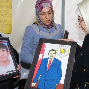 Emine Erdoğan ve Bakan Selçuk Diyarbakır Annelerini Ziyaret Etti - fotoğraf 5
