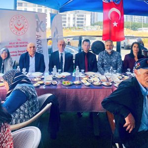 Babalar Günü’nde Şehit Babaları ve Aileleriyle Bir Araya Gelindi - fotoğraf 2