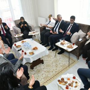 Kıbrıs Gazimiz Hüseyin Dalgıç’ın Ailesine Taziye Ziyareti Gerçekleştirildi - fotoğraf 3