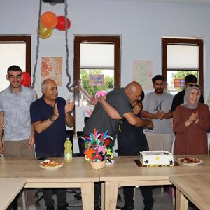 İl Müdürlüğümüze bağlı Gündüzlü Bakım, Rehabilitasyon ve Aile Danışma Merkezi Müdürlüğümüzden hizmet alan özel çocuğumuz için doğum günü kutlaması yapıldı. - fotoğraf 3