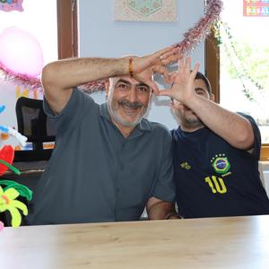 İl Müdürlüğümüze bağlı Gündüzlü Bakım, Rehabilitasyon ve Aile Danışma Merkezi Müdürlüğümüzden hizmet alan özel çocuğumuz için doğum günü kutlaması yapıldı. - fotoğraf 4
