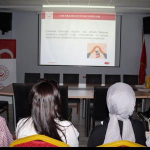 İl Müdürlüğümüz toplantı salonunda Çocuklar Güvende ve Ebeveyn Kaybı Yaşayan Çocuklar birimlerimizin personelleriyle değerlendirme toplantımızı gerçekleştirdik. - fotoğraf 3