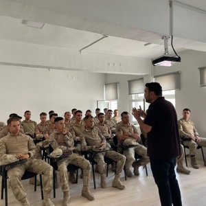 Safranbolu Jandarma Komando Eğitim Merkezi Komutanlığında Psikolojik İlk Yardım Eğitimi Gerçekleştirildi - fotoğraf 3