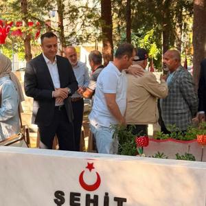 Vali Vekilimiz Hamdullah Suphi Özgödek ve İl Müdürümüz Selim Köse’nin katılımlarıyla, Haziran ayı içerisinde şehadet yıl dönümü bulunan aziz şehitlerimiz için Isparta Şehitliği’nde anma programı düzenlendi. - fotoğraf 3