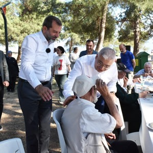 Büyüklerimiz, geçmişimizin emanetçisi, geleceğimizin en kıymetli rehberidir. - fotoğraf 2