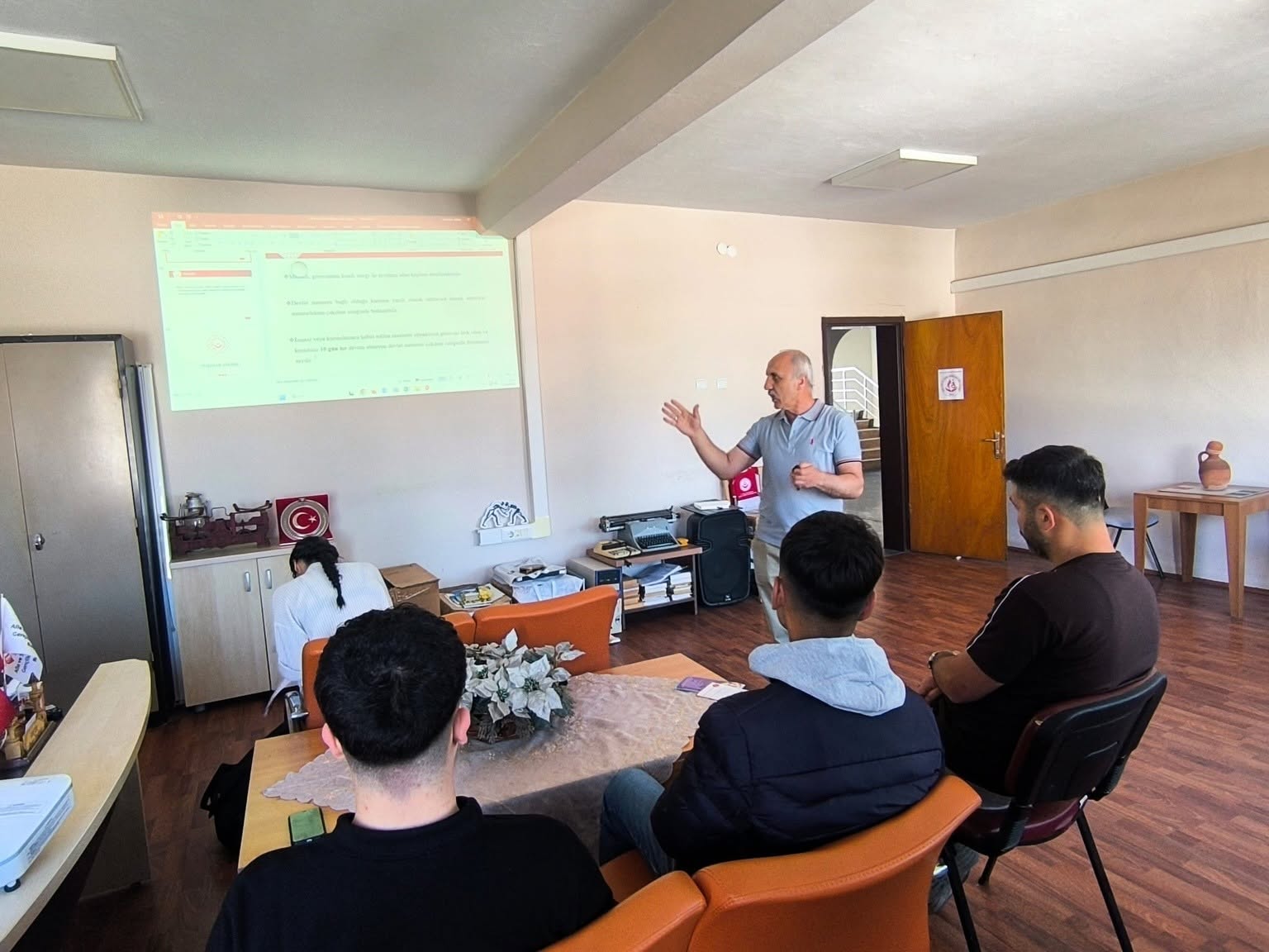 Gençlerimize İş Hayatına Uyum Semineri Düzenlendi