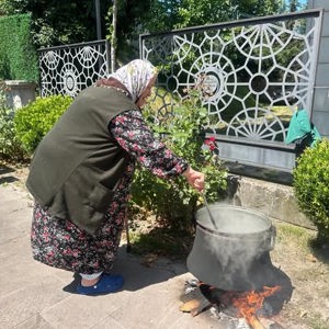Fatsa Huzurevi’nde Aşure Bereketi: Geleneklerimiz Paylaşım ve Birlikte Hayat Buluyor - fotoğraf 2