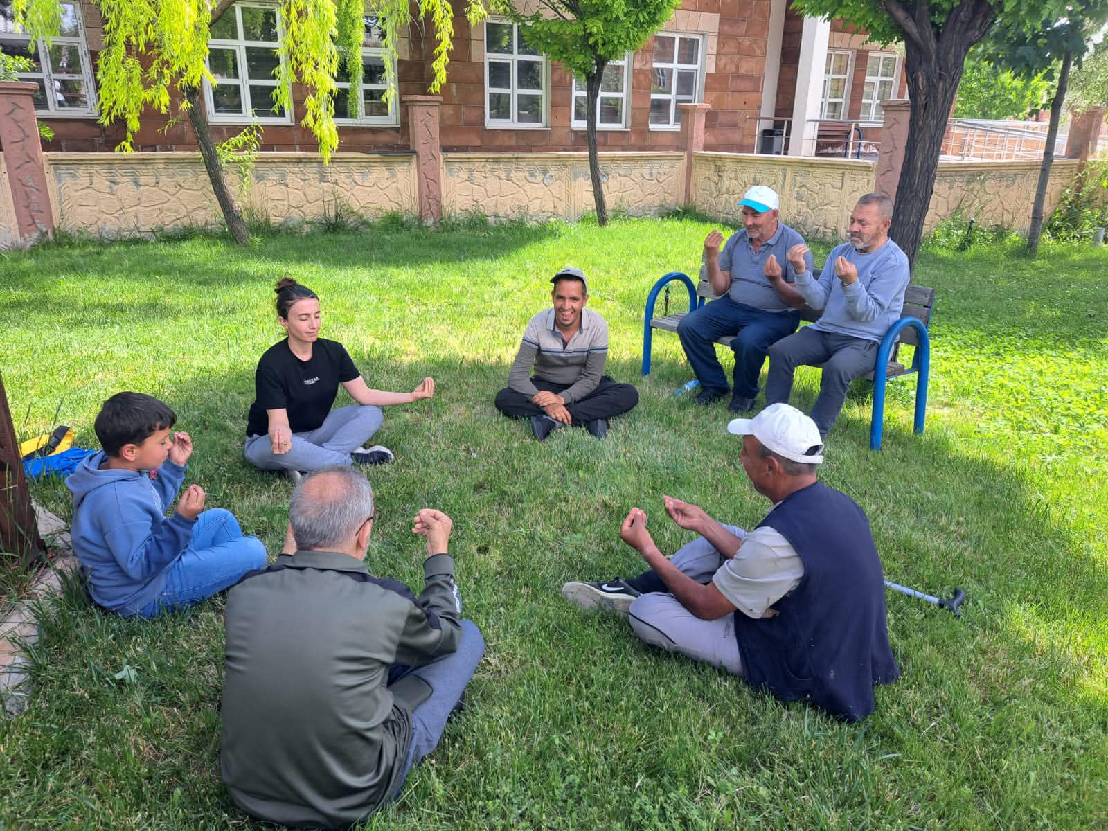 Ahlat Engelsiz Yaşam Bakım, Rehabilitasyon ve Aile Danışma Merkezimizde gerçekleştirilen sportif etkinliklerle bireylerimiz hem bedensel hem de zihinsel olarak keyifli vakit geçirdi