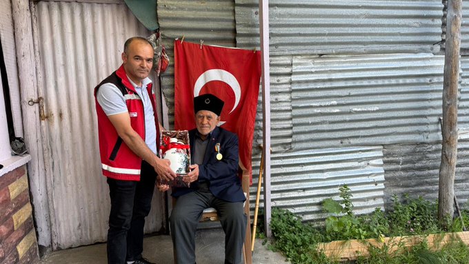 Kore Gazimiz Salahattin Çetin amcamızı ziyaret ederek kendisini yalnız bırakmadık.
