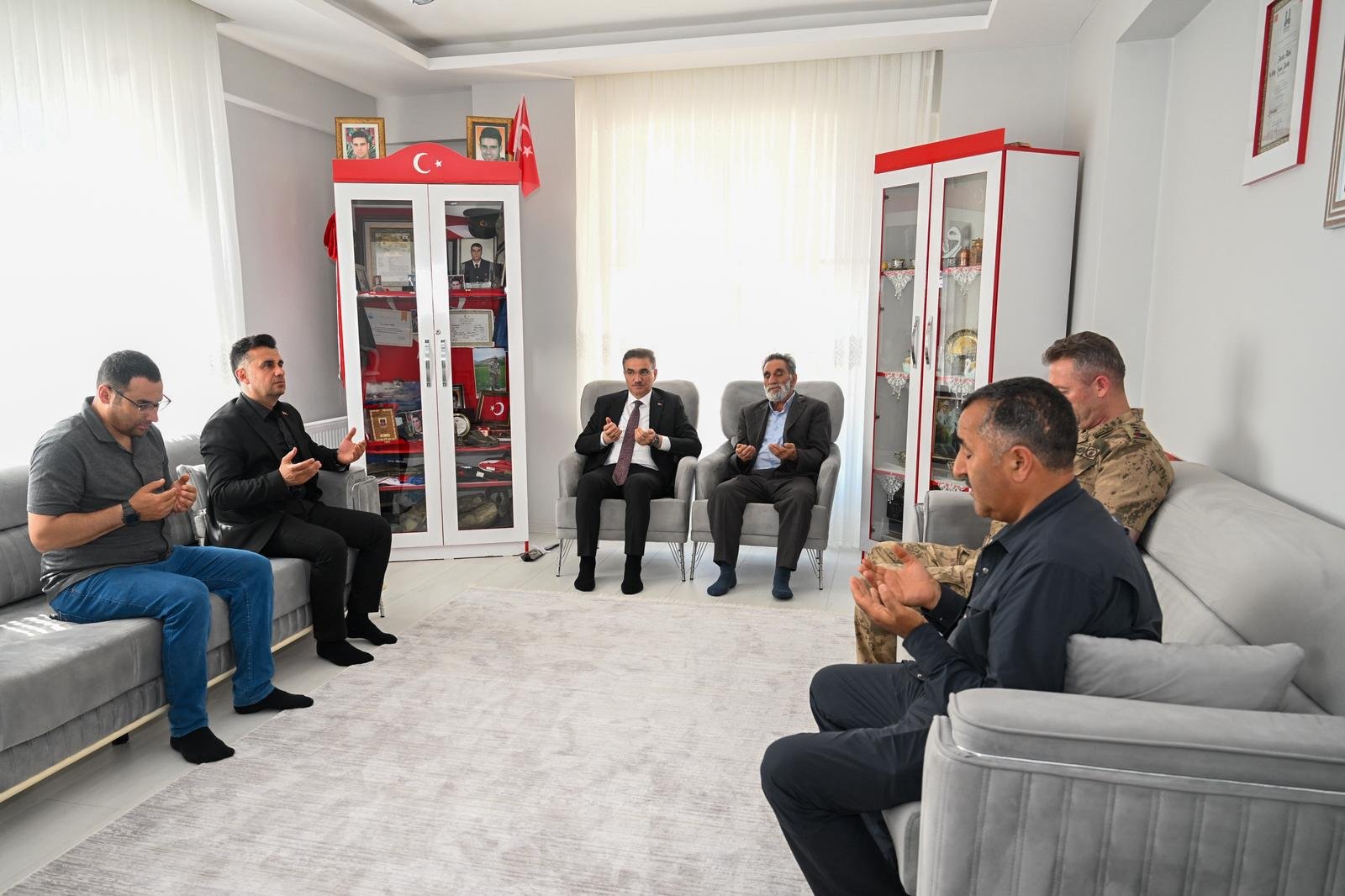 Babalar Günü Dolayısıyla Şehit Jandarma Uzman Onbaşı Yunus Arda’nın Kıymetli Ailesini Ziyaret Ettik.