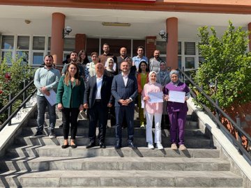 İl Müdürümüz Alper Alp’ten Bakım, Rehabilitasyon ve Aile Danışma Merkezi Personeline Teşekkür Belgesi Takdimi
