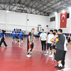 İl Müdürlüğümüz ve bağlı kuruluş personellerimiz arasında düzenlenen 3. Geleneksel Voleybol Turnuvası başladı - fotoğraf 6