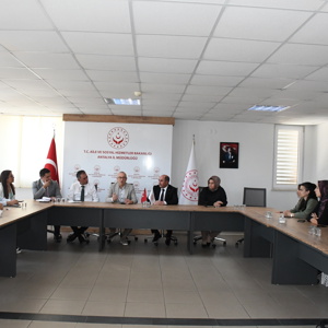 İl Müdürümüz Galip Sökmen başkanlığında ve Asliye Ceza Mahkemesi Hakimimizin katılımıyla Hukuk Hizmetleri Birimi istişare toplantısı gerçekleştirildi. - fotoğraf 1