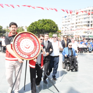 10-16 Mayıs Engelliler Haftası kapsamında Çelenk Sunma Töreni Yapıldı - fotoğraf 2
