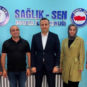 İl Müdürümüz Selim Köse, İl Müdür Yardımcılarımız Kamile Şahin ve Neslihan Şeyma Taşaltın Soydinç ile Isparta Sosyal Hizmet Merkezi Müdürümüz G. Volkan Özdemir, yeniden Sağlık-Sen Isparta Şube Başkanlığına seçilen Mahmut Ağun'a hayırlı olsun ziyaretinde bulundu. - fotoğraf 1