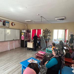 Şarkikaraağaç Sosyal Hizmet Merkezimiz olarak, ilçemiz Çarıksaraylar Kasabası Suvar İlkokulunda düzenlenen yıl sonu karne dağıtım programına katılarak öğrencilerimizin karne heyecanına ortak olduk. - fotoğraf 3