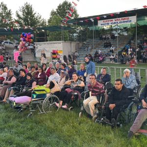 Uluborlu İbrahim Etem Erbil Bakım, Rehabilitasyon ve Aile Danışma Merkezimiz olarak, kurum sakinlerimizle birlikte ilçemizde düzenlenen 47. Geleneksel Kiraz Festivali'ne katılım sağladık. - fotoğraf 4