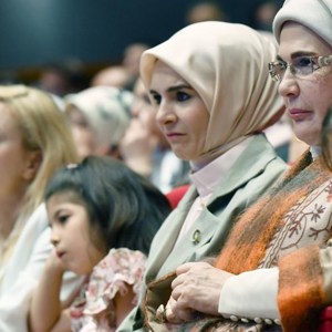 Emine Erdoğan ve Bakanımız Göktaş "Gönül Elçileri Koruyucu Aile Vizyon Çalıştayı Kapanış Programı"na katıldı - fotoğraf 15