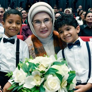 Emine Erdoğan ve Bakanımız Göktaş "Gönül Elçileri Koruyucu Aile Vizyon Çalıştayı Kapanış Programı"na katıldı - fotoğraf 17